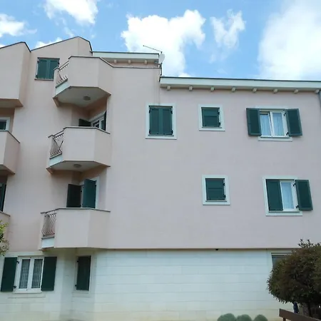 Zaratina Apartment *